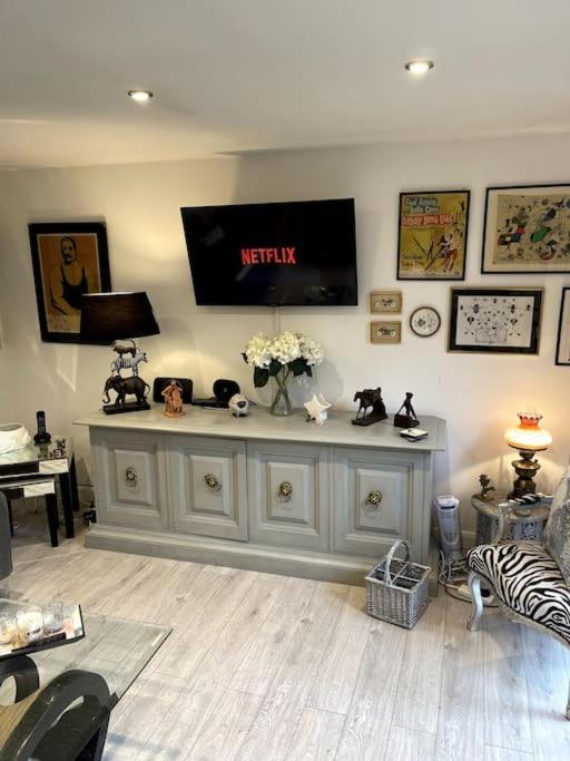 The Cabin, Arkley, Barnet Apartamento Exterior foto